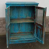 Armoire en bois ancien avec portes avec grille
