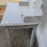 dressing table and chair