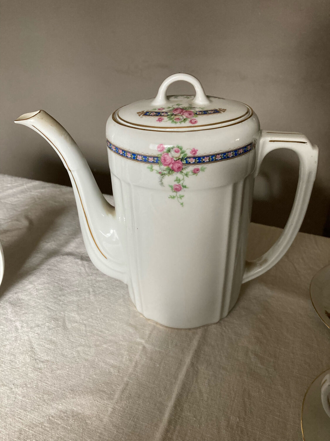 Set of dishes
