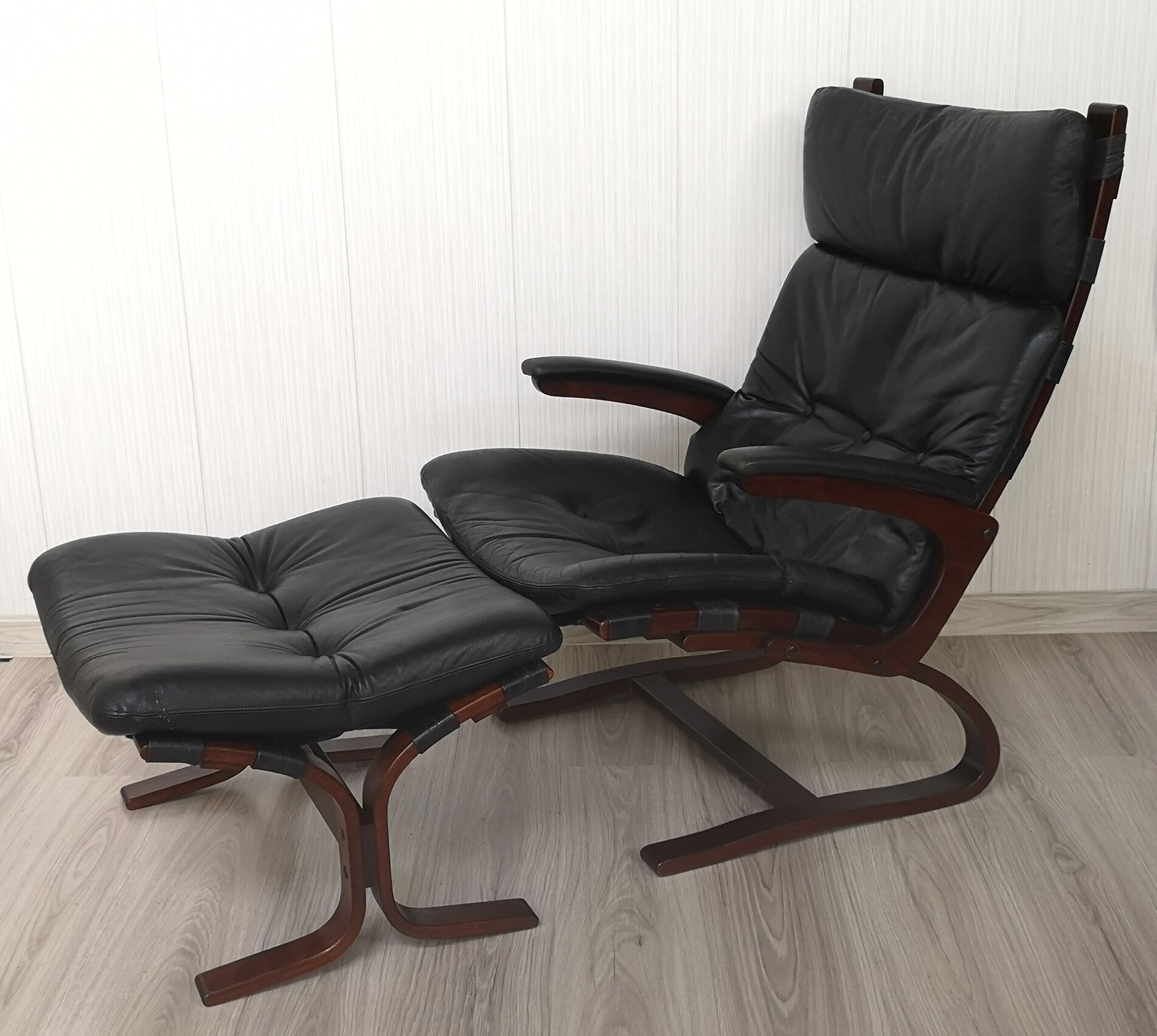 Vintage Model Kengu Lounge Chair and Footstool Set by Elsa & Nordahl Solheim for Rybo Rykken & Co