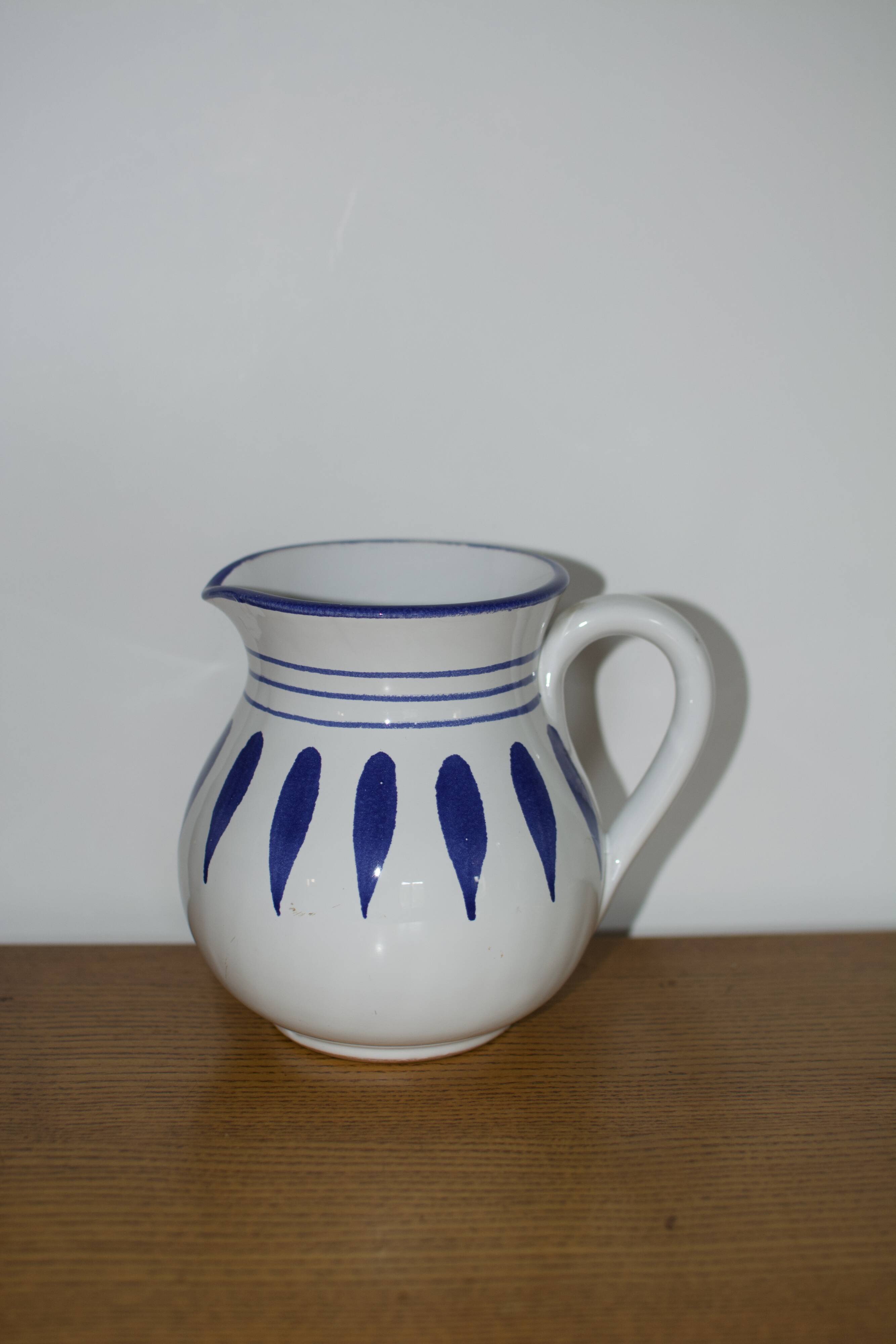 Pichet vintage à motifs bleu