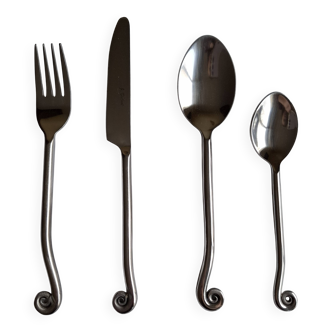 Twisted metal cutlery with a fancy spiral design.
