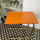 Table d’appoint vintage Werzalit – années 60/70 – plateau orange