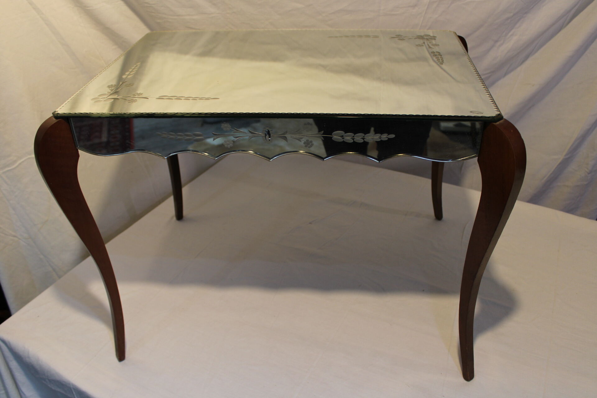 Mirrors coffee table