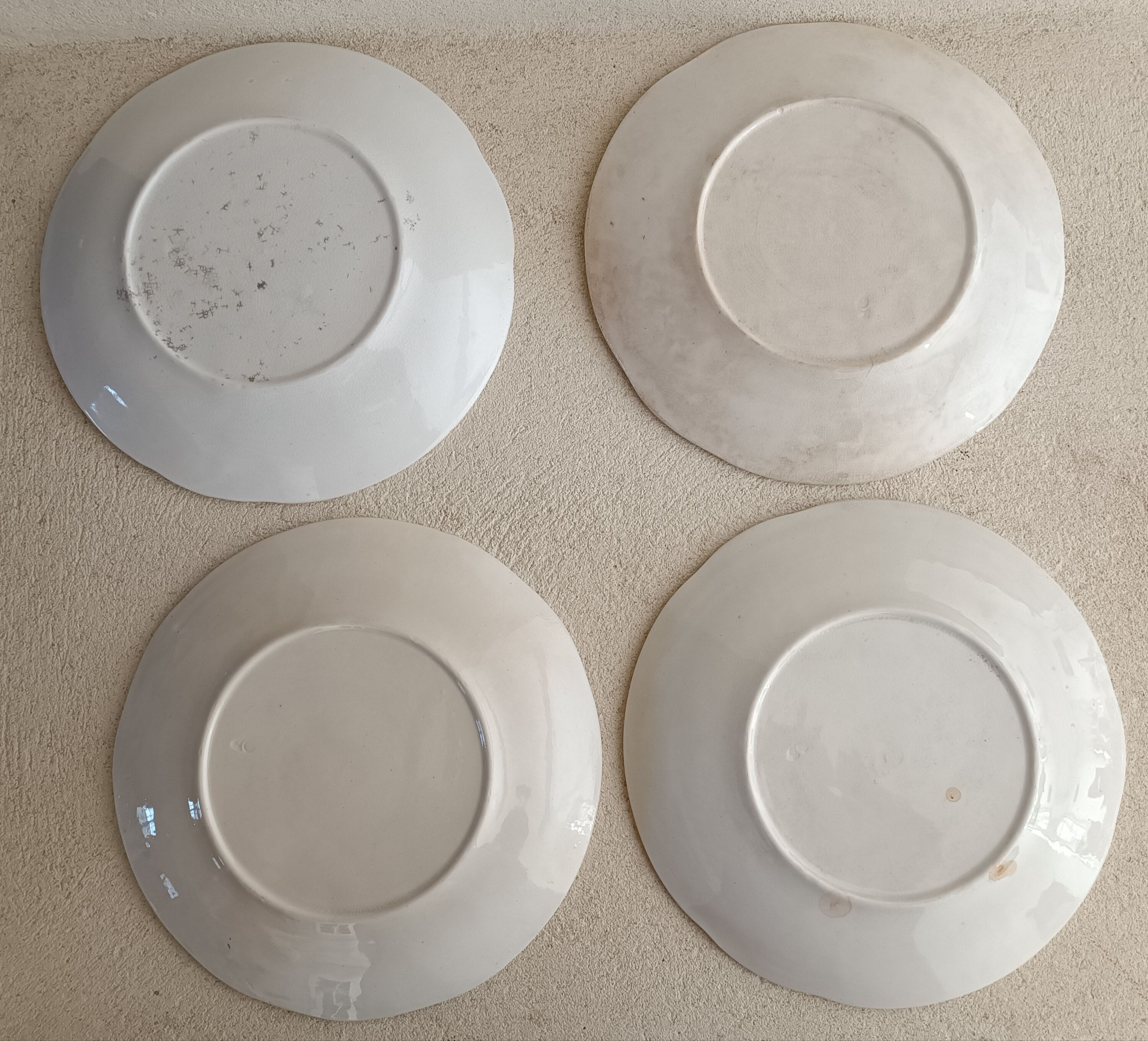 4 plates decorated strawberries in Onnaing slurry