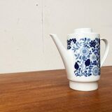 Teapot or coffee pot in German ceramic from the mid-century, Hamburg Form 20 series decor Blumenspiel by Lieselotte Kantner for Melitta, 1960s.