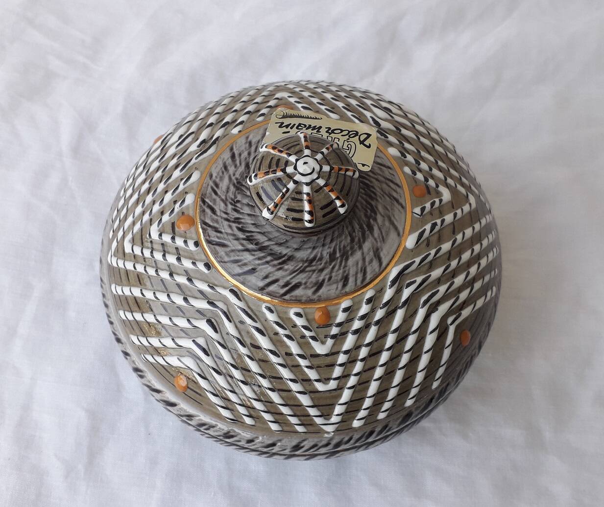 Stoneware bonbonnière