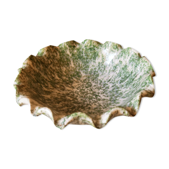 Ceramic bowl with hemmed edges