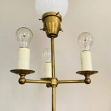 Lampadaire Art Déco époque début XXe en laiton massif, abat jour chapiteau