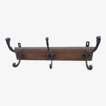 Wall coat rack