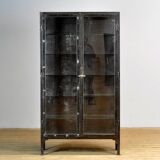 Armoire médicale en fer, années 1930