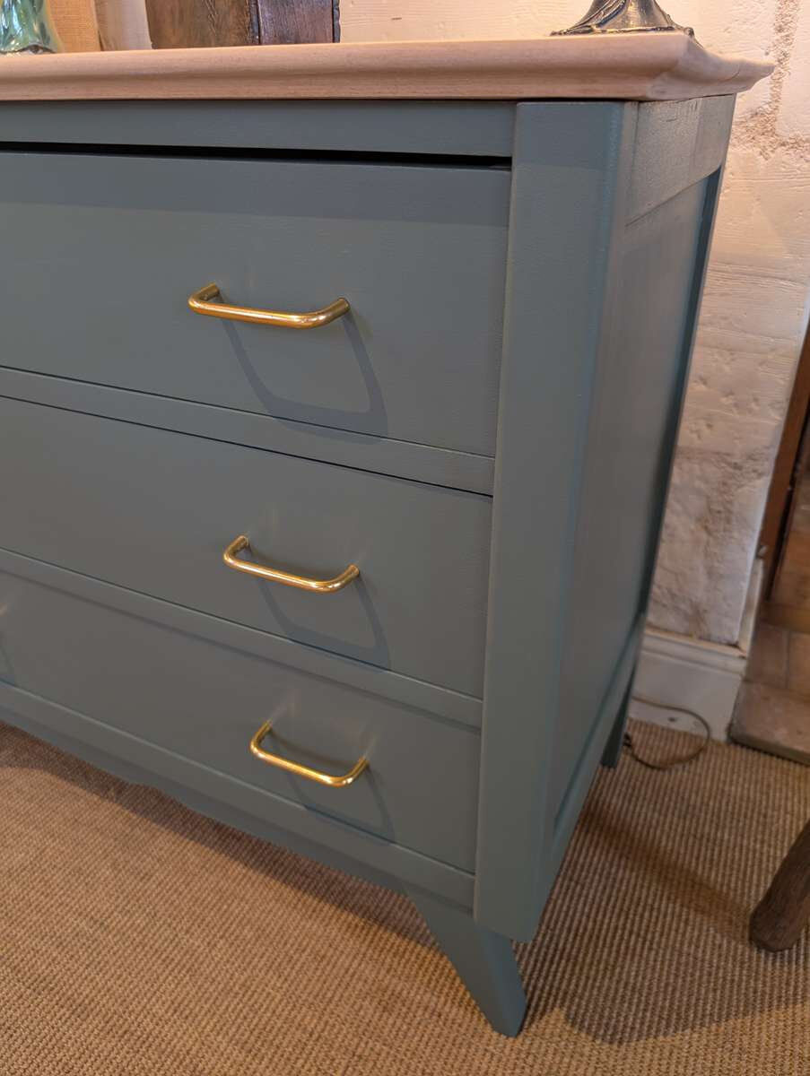 Vintage chest of drawers