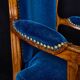 Paire de fauteuils de style Louis XVI rénovés en velours bleu