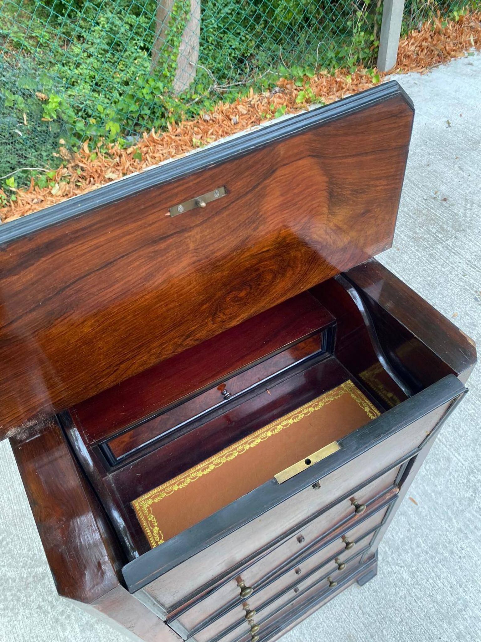 19th-century secretary chiffonnier in walnut burl & gilded leather with brass fittings.