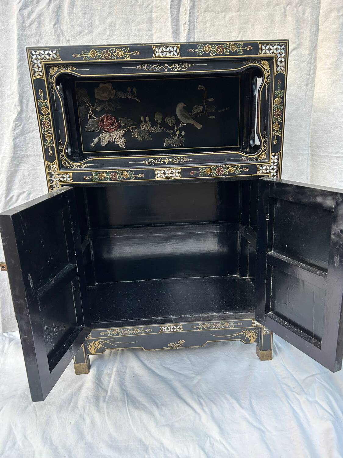 Chinese sideboard with gold lacquer and mother-of-pearl inlay. Bird and landscape decor.
