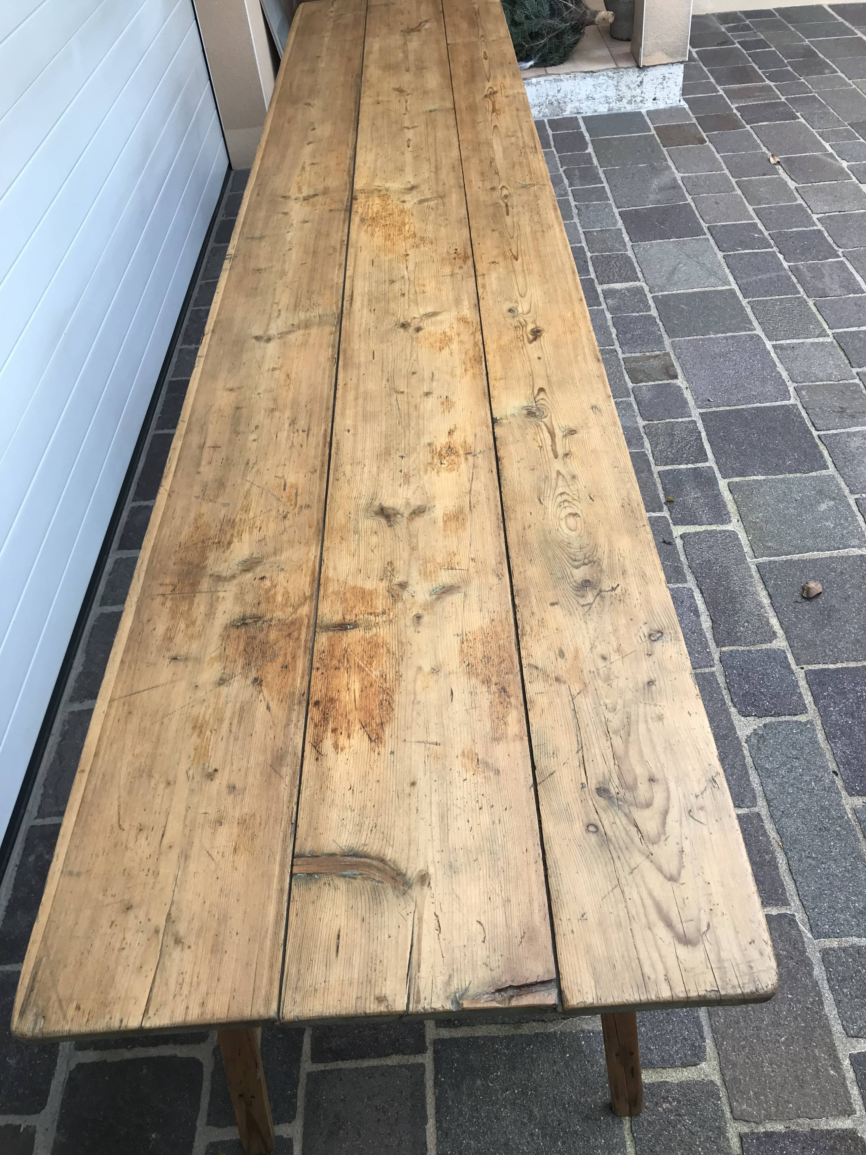 Winegrower's farm table