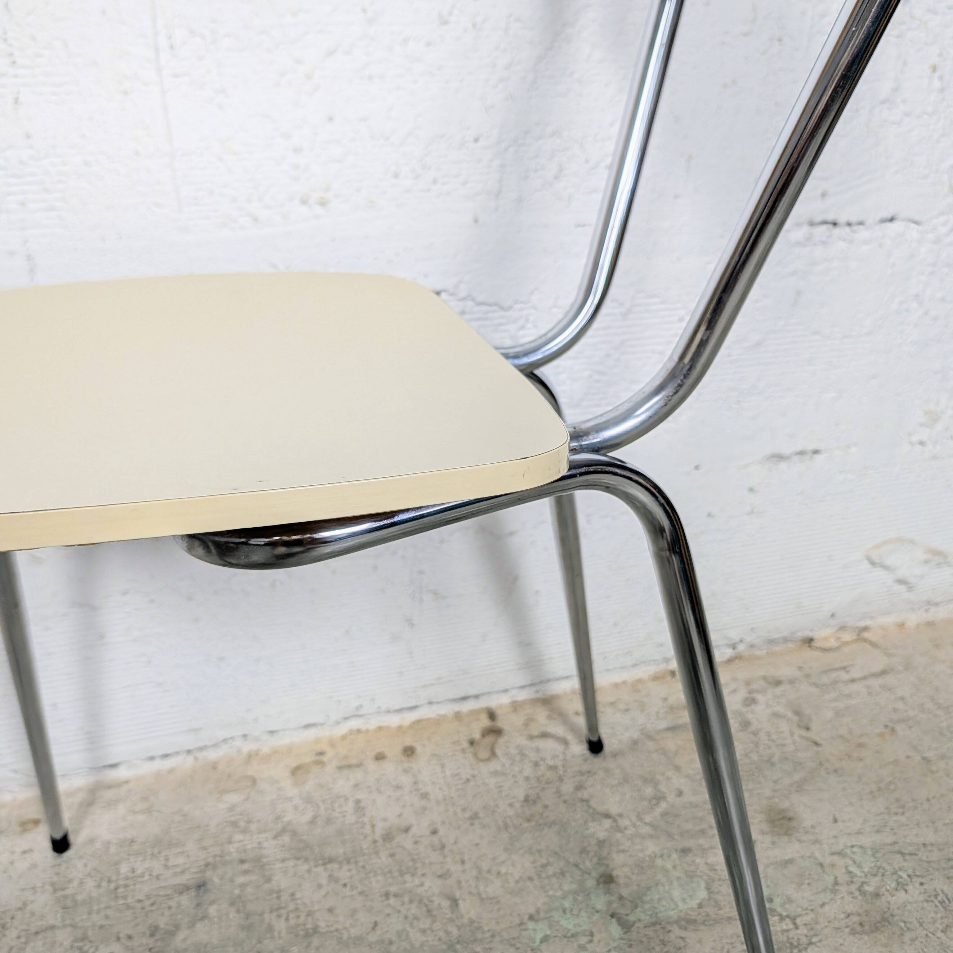 Chaise en formica