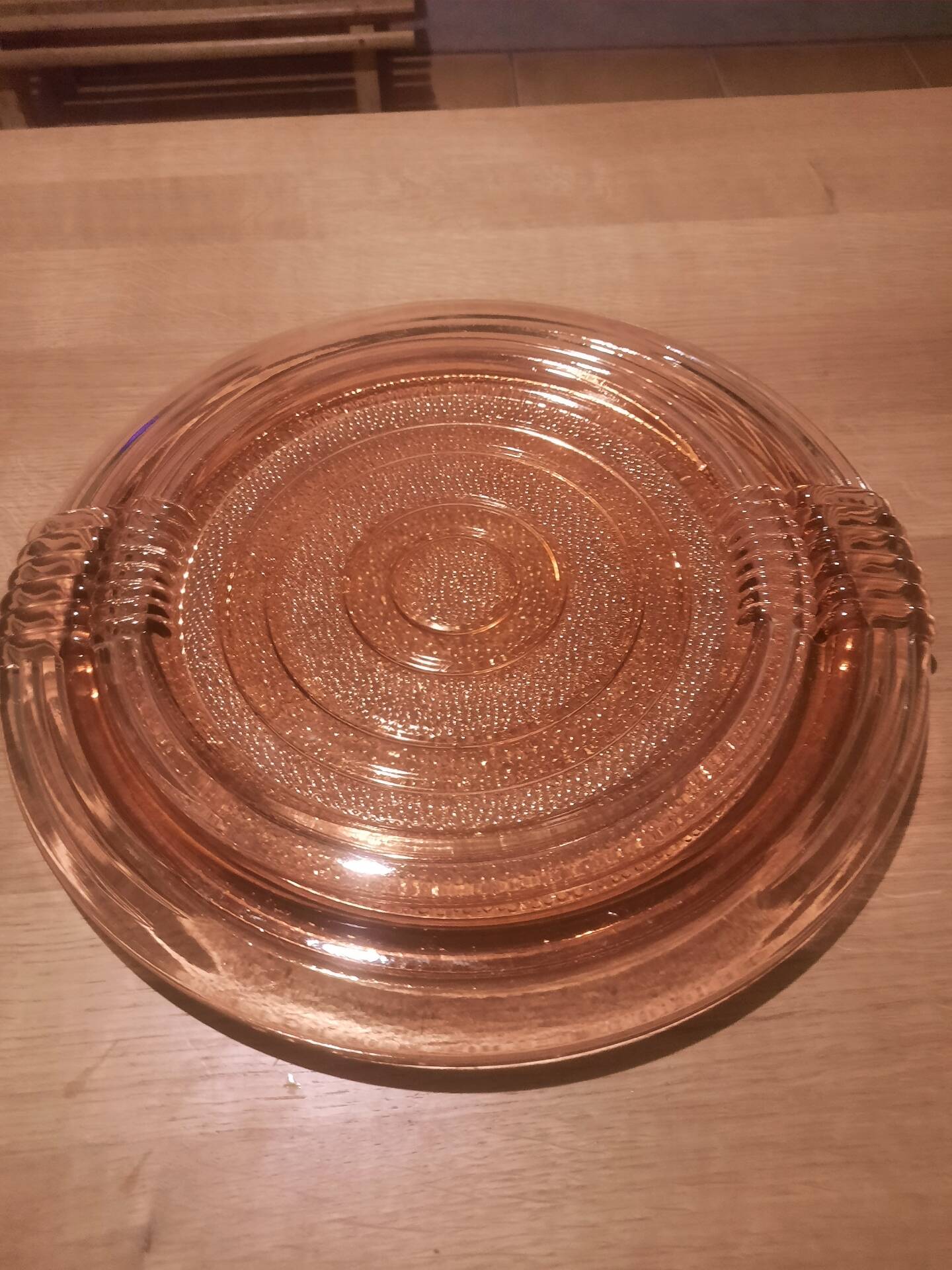 Lot de deux plats art déco en verre rosaline