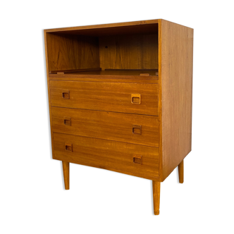 Scandinavian dresser