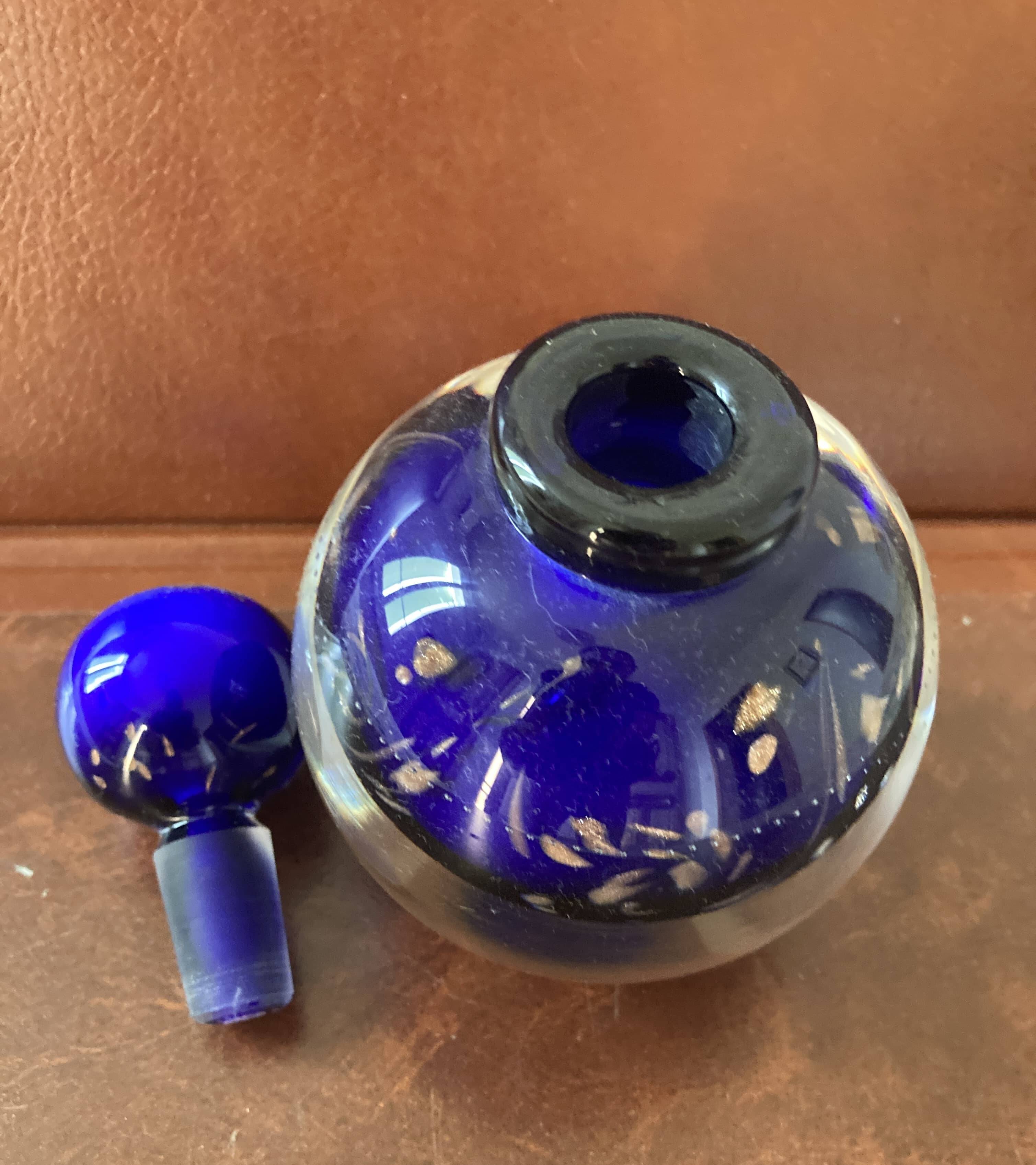 Flacon verre soufflé - bleu nuit - vintage