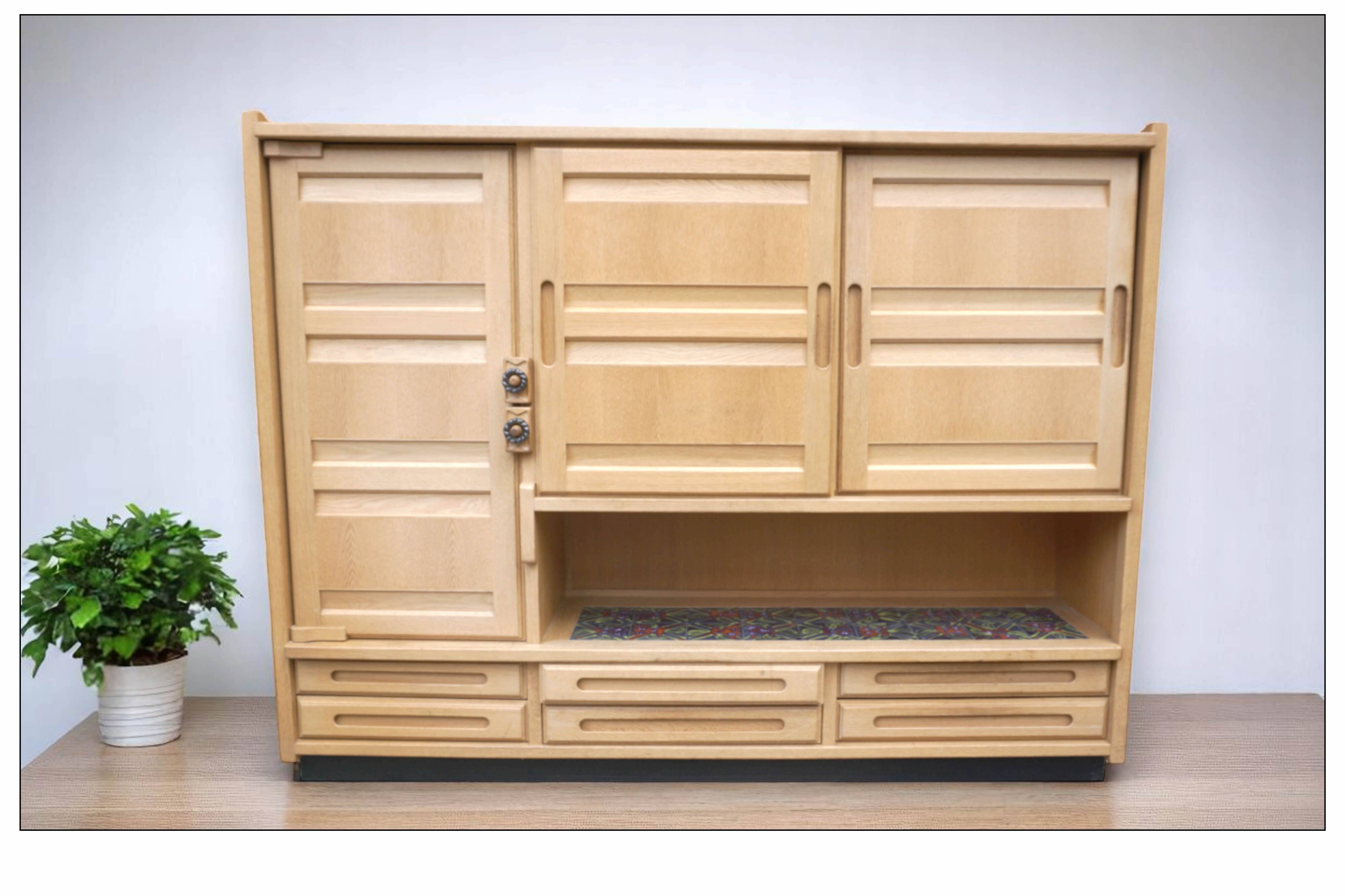 Guillerme & Chambron living cupboard