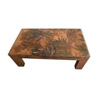 Table en cuir gravé