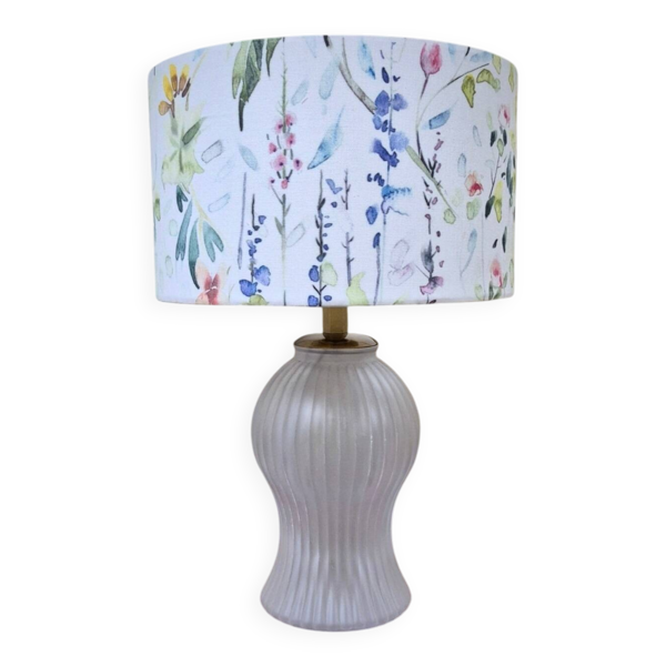 Lampe à poser, pied en verre dépoli et abat-jour fleuri