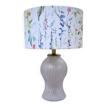 Lampe à poser, pied en verre dépoli et abat-jour fleuri
