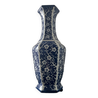 Vase vintage en porcelaine décor blanc et bleu