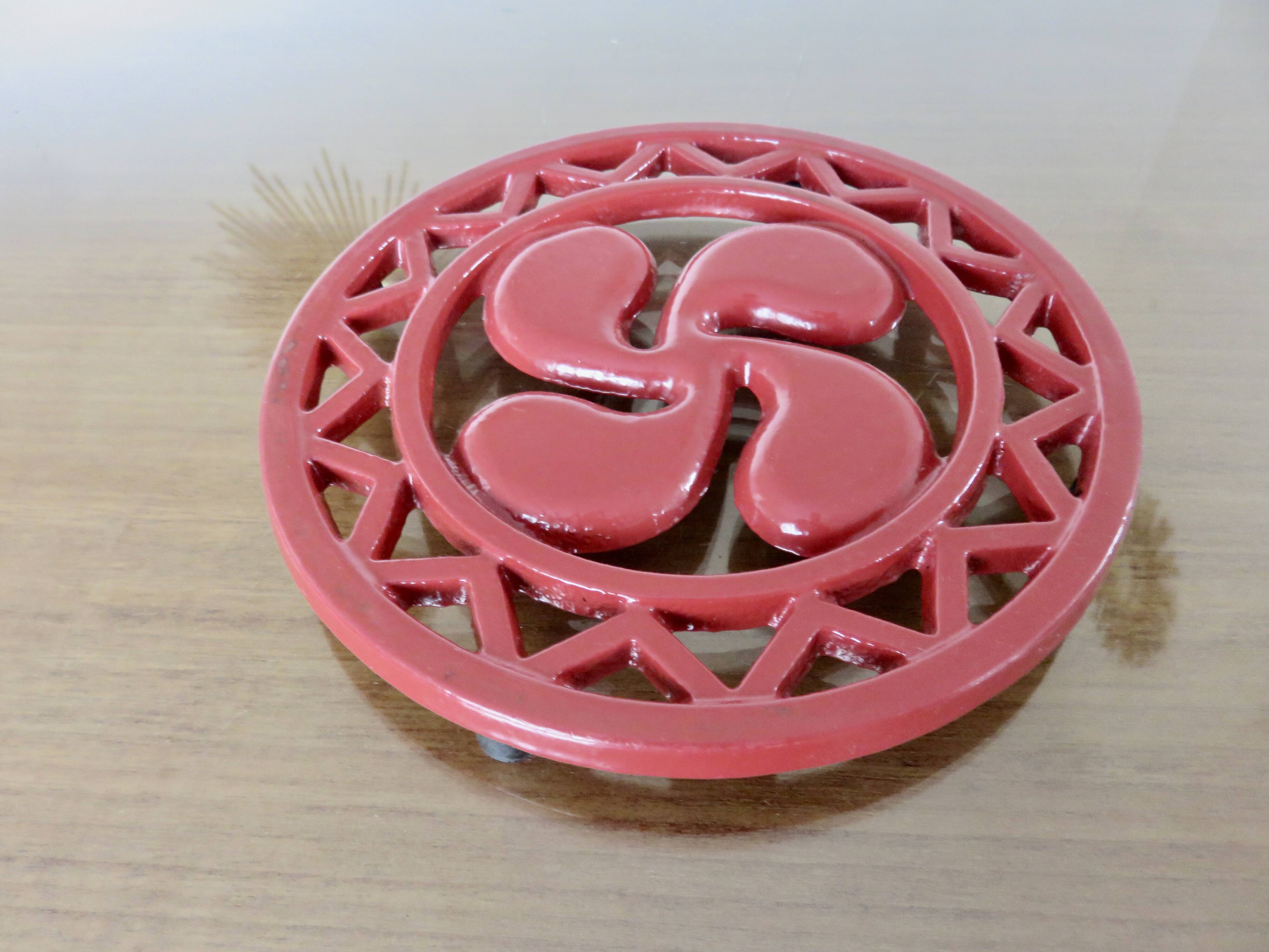 Basque cross trivet in red cast iron 1970