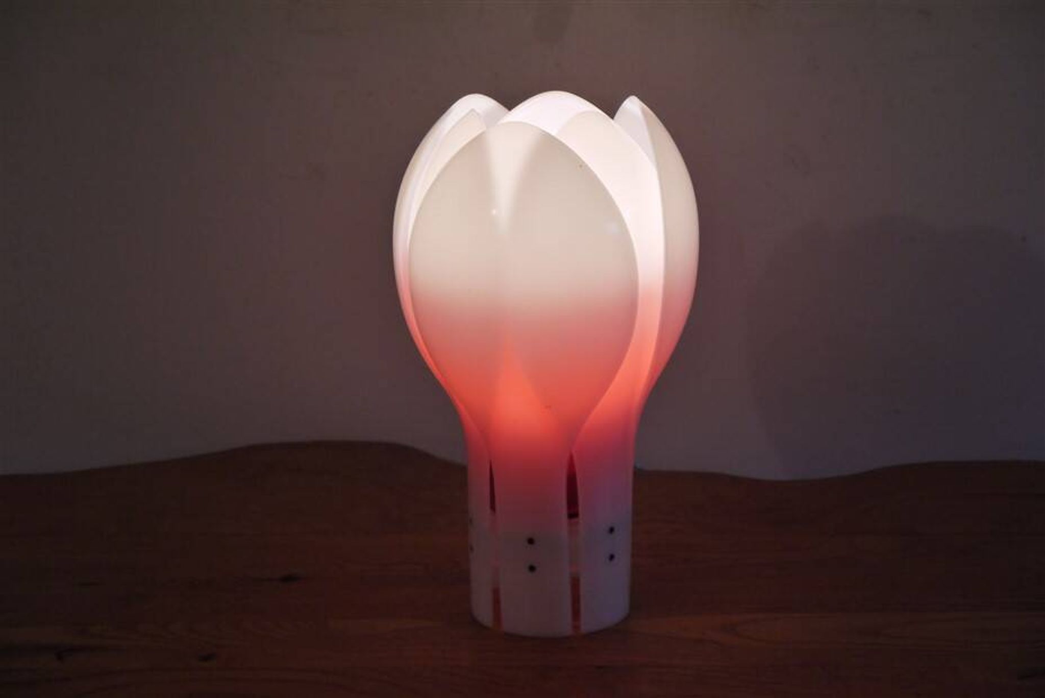 Lampe tulipe en plexi de Yngve ekstrom 1970