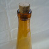 Bouteille ancienne conique en verre soufflé