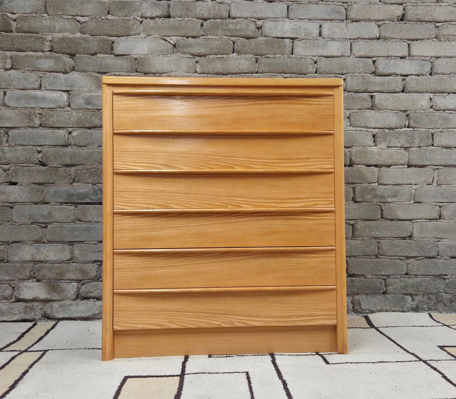 Vintage Scandinavian wooden chest of drawers with 6 drawers from the 1970s.