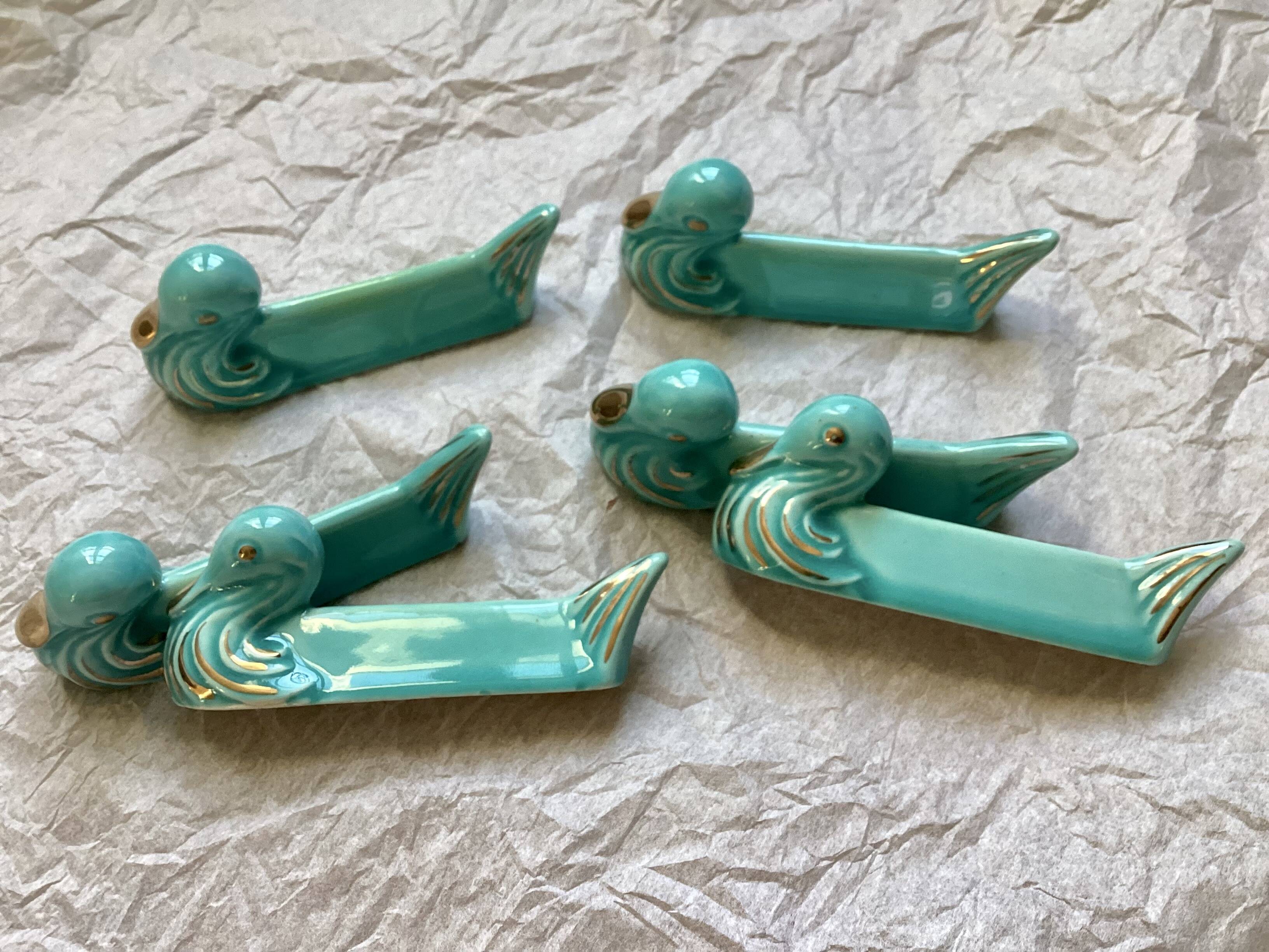 Duck-shaped ceramic knife rest