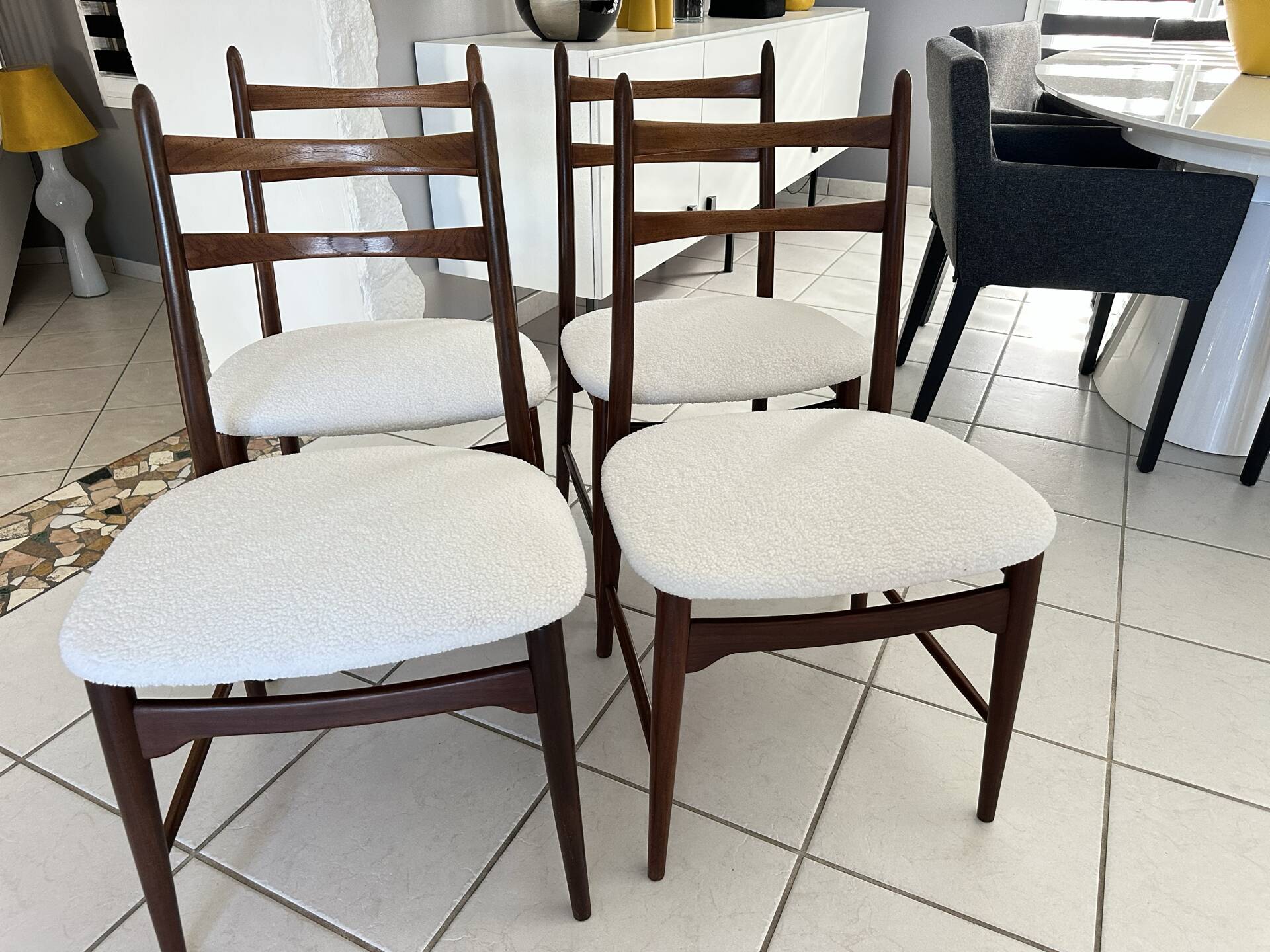 Suite 4 chaises Teck par Wilkhan pour Georg Leowald  Allemagne 1960