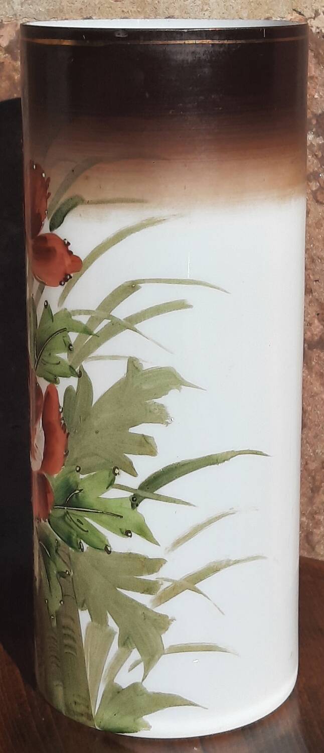 Vase rouleau Art Nouveau. (Opaline)
