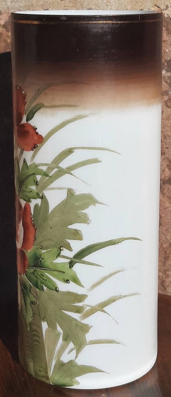 Vase rouleau Art Nouveau. (Opaline)