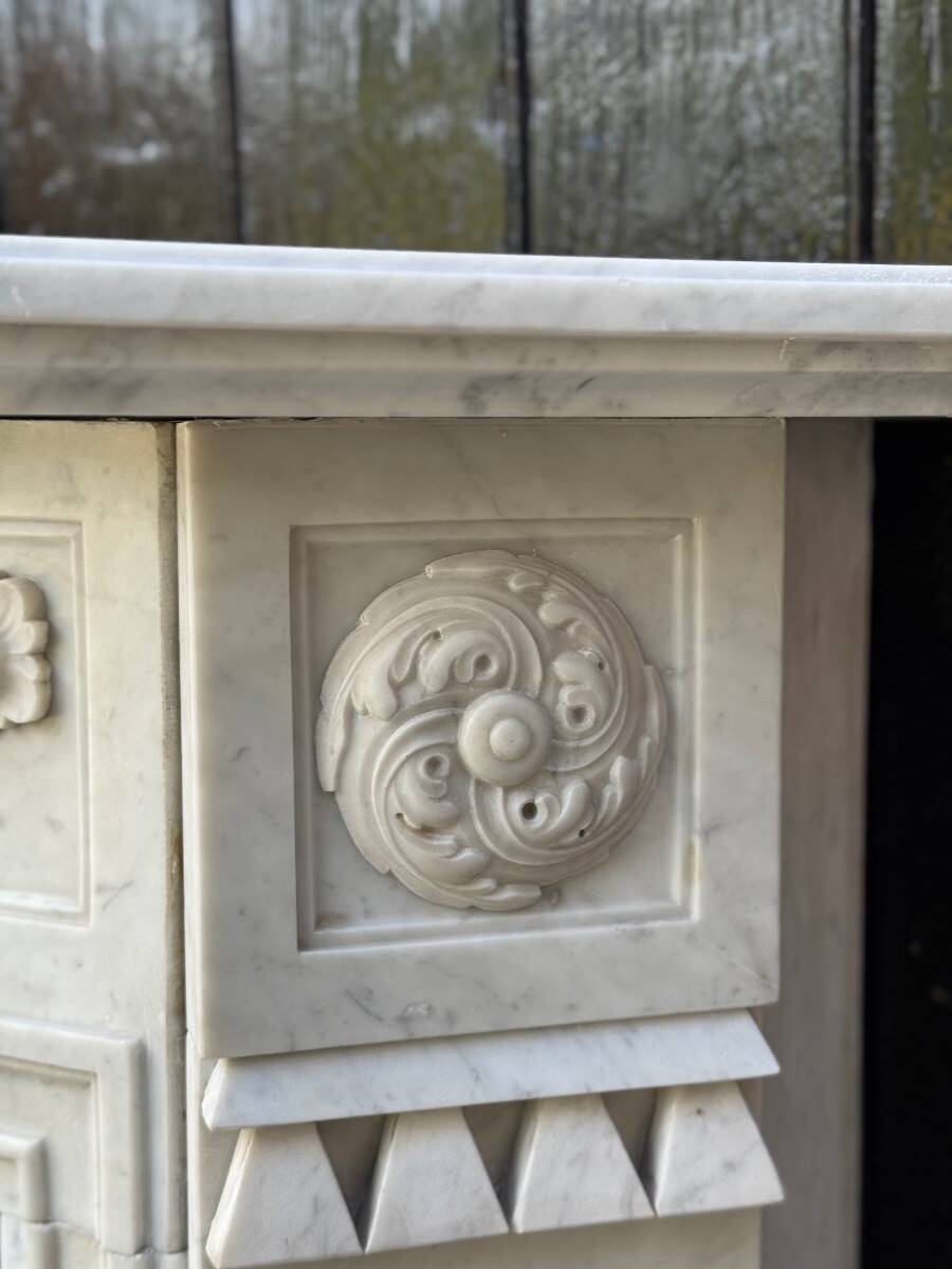 Louis XVI style fireplace in Carrara marble, circa 1880