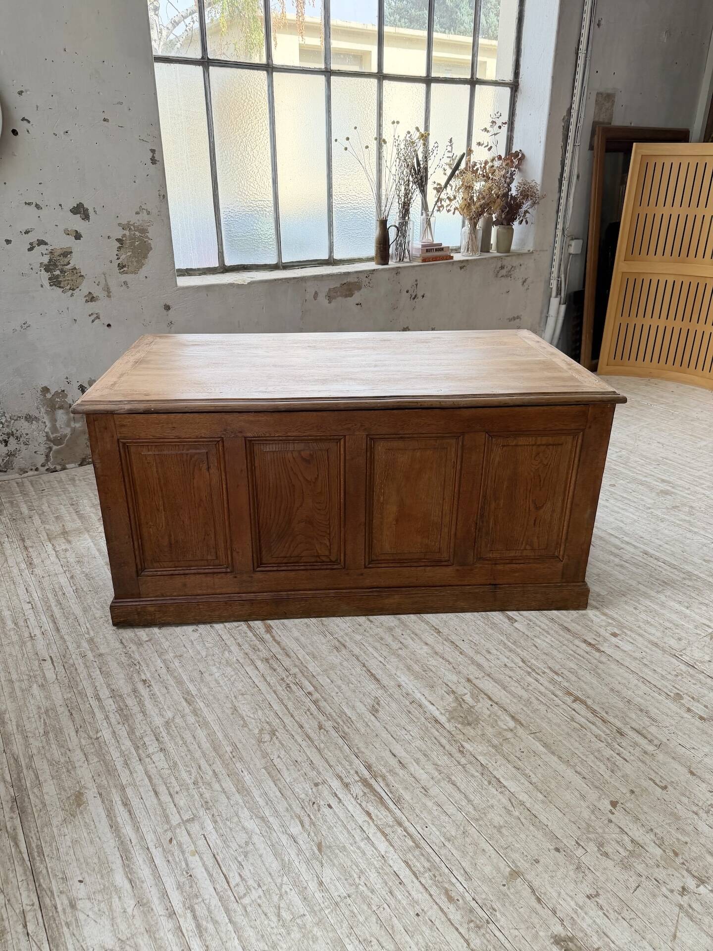 Counter or desk in oak from the 1950s.