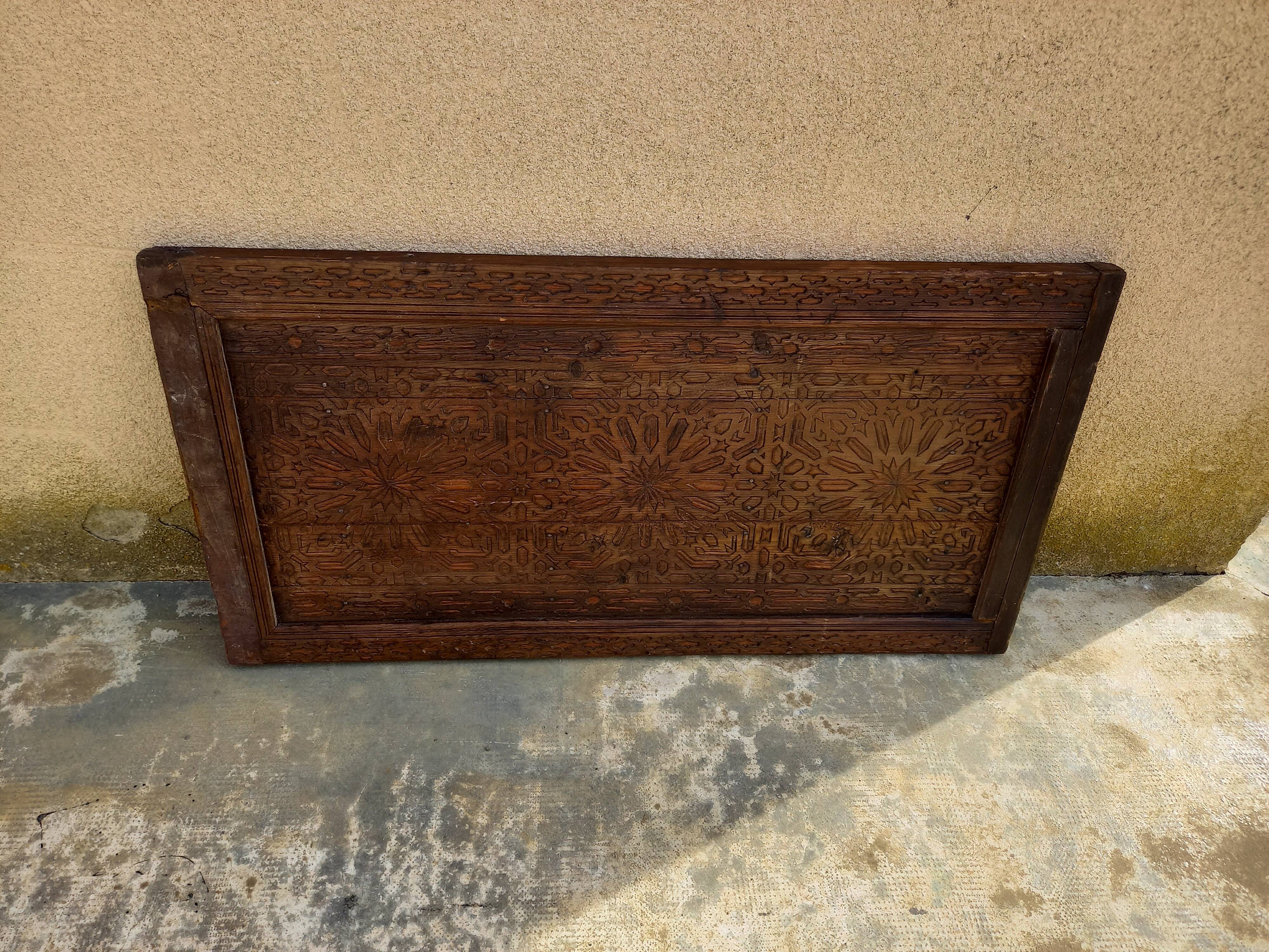 Panneau de bois sculpté ancien