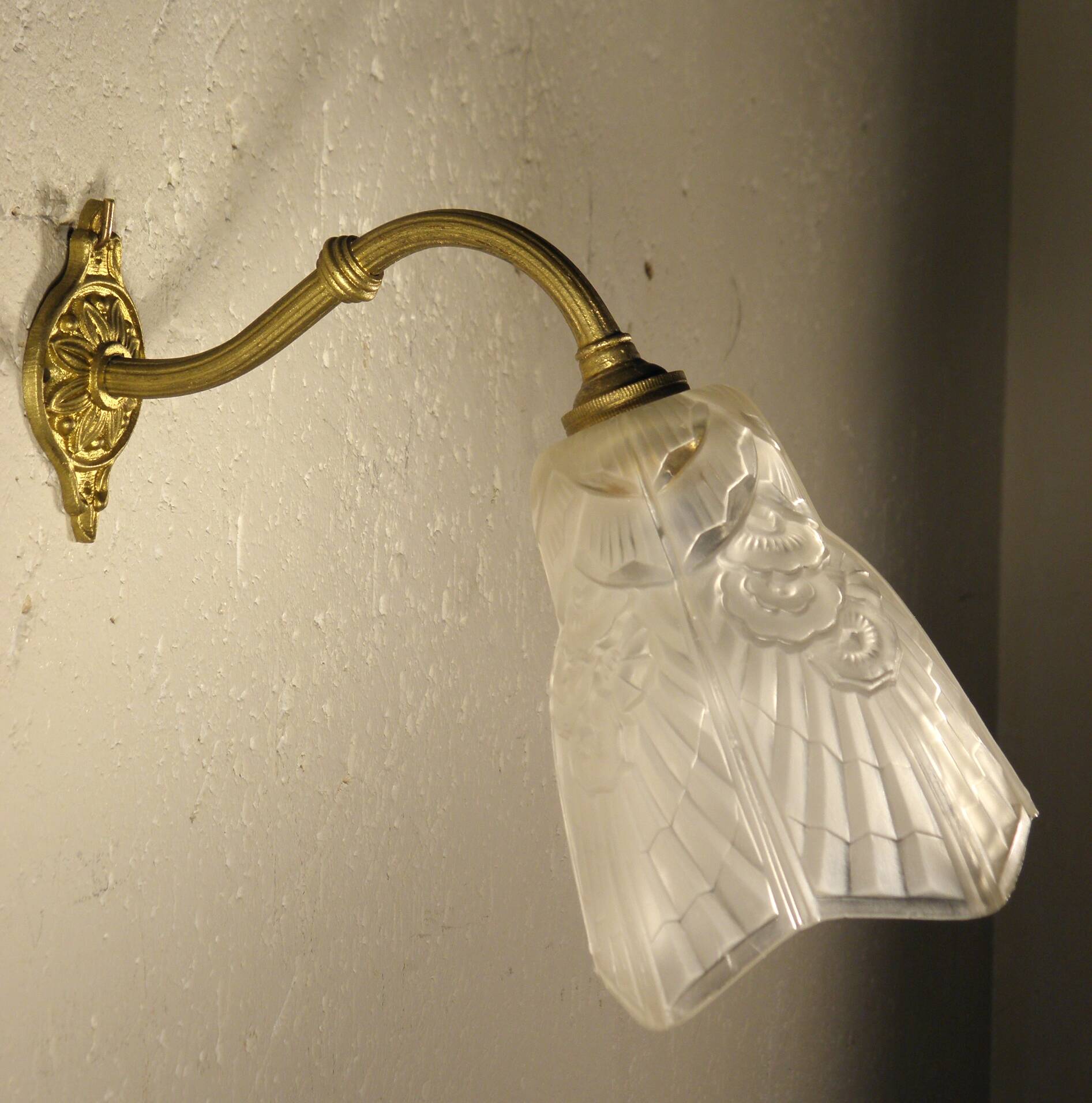 Brass and glass wall lamp from the 1920s