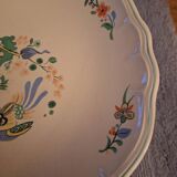 Presentation dish on earthenware foot