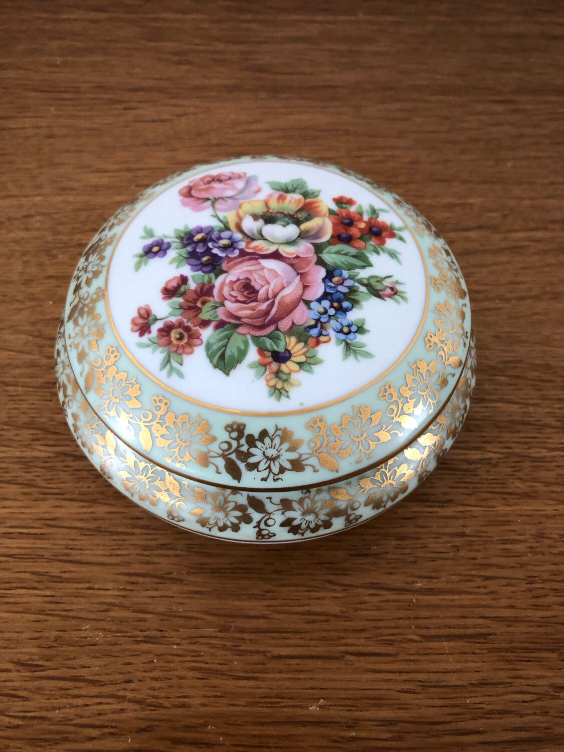 Vintage jewelry box in Limoges porcelain flowers and gilding