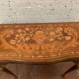 Table a jeu de style Louis XV en marqueterie Hollandaise XIX siècle Console