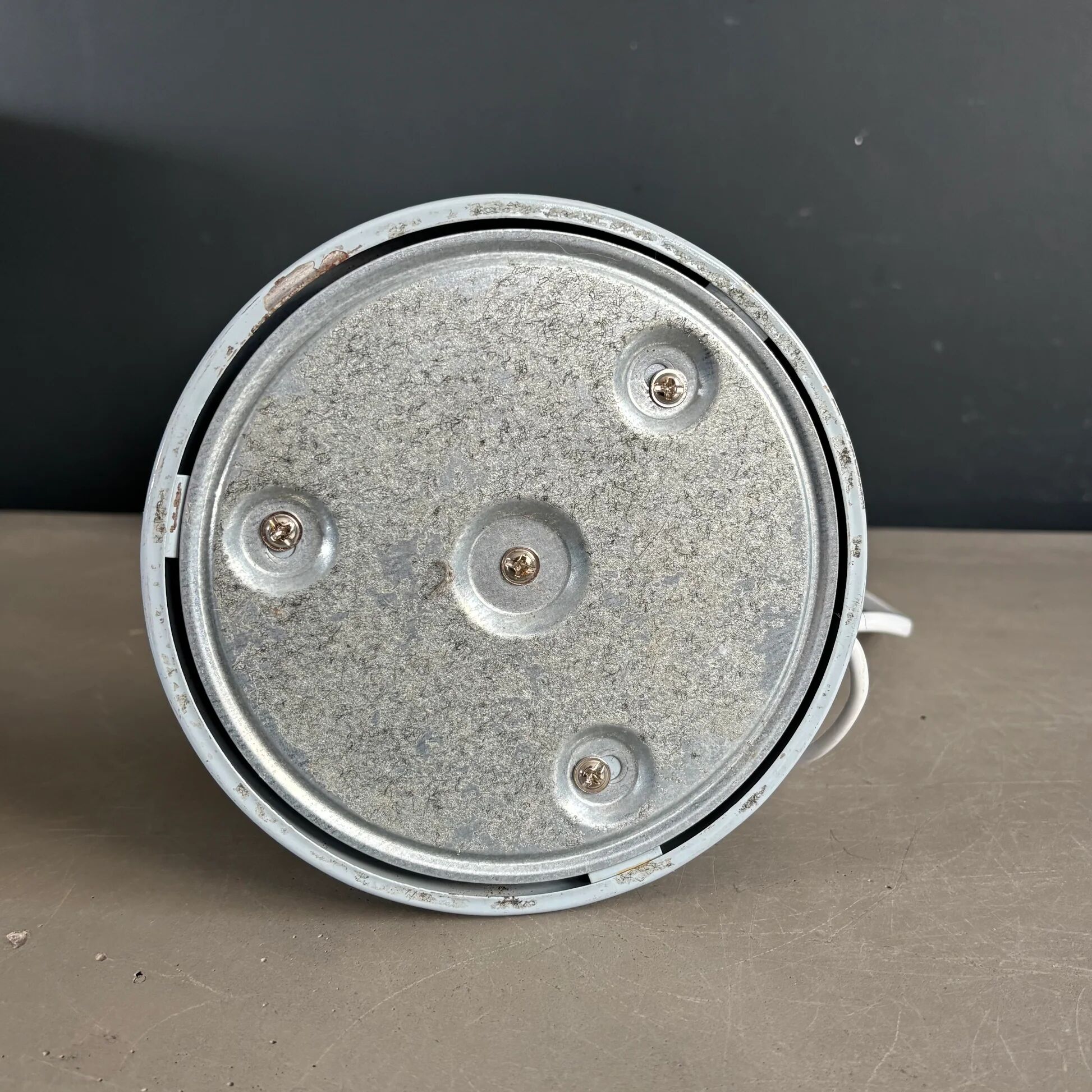 Vintage desk lamp Kompernass adjustable in pearl grey lacquered metal.