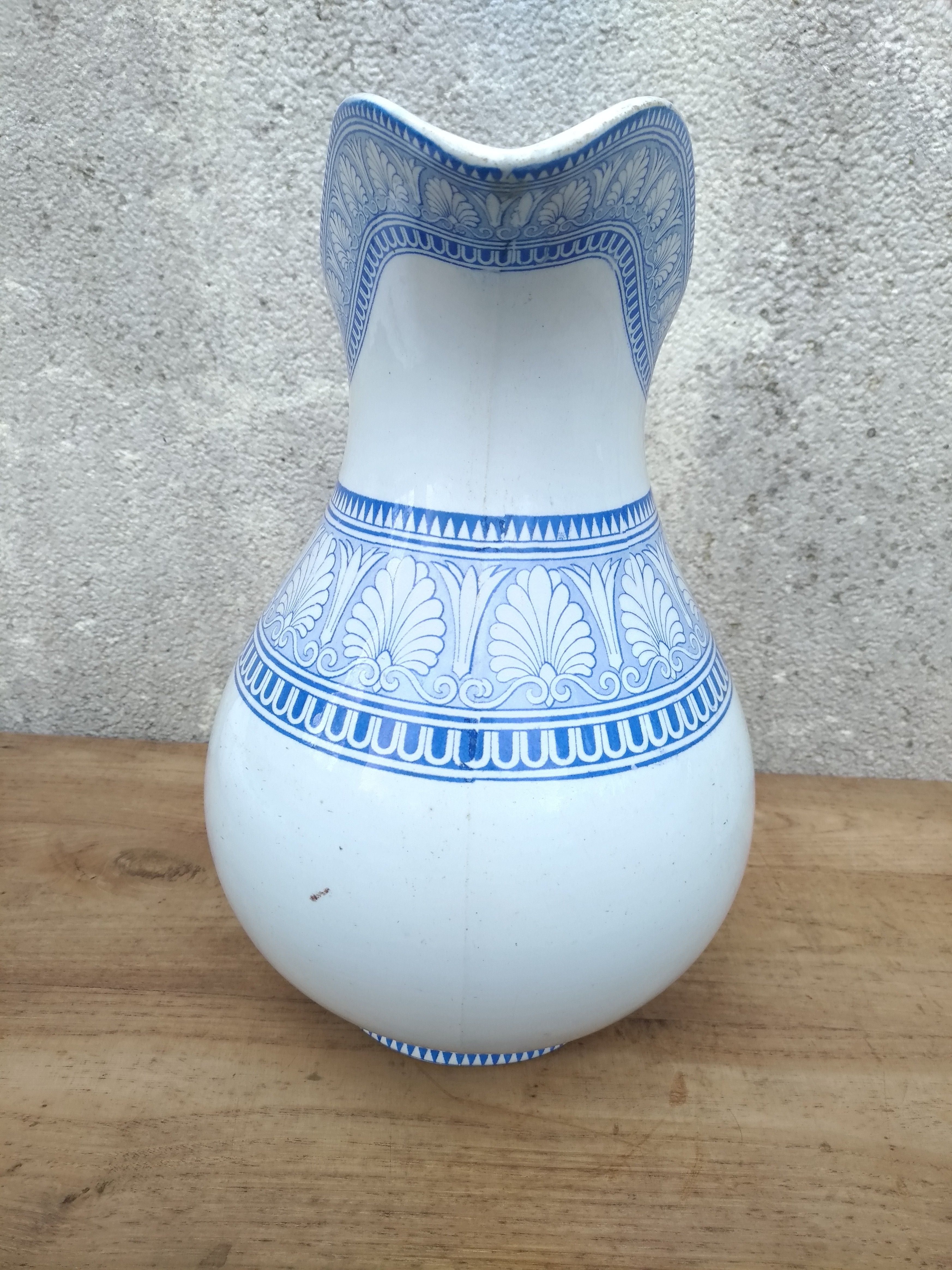 Broc en porcelaine
