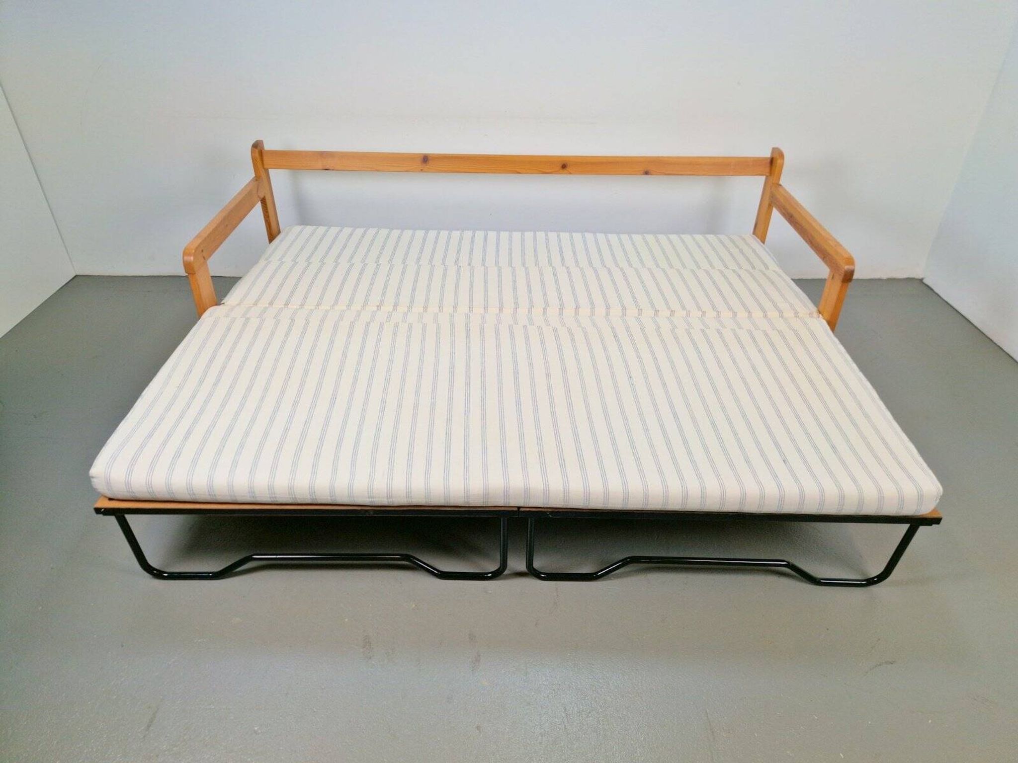 Scandinavian Modern Pine Daybed, 1970s