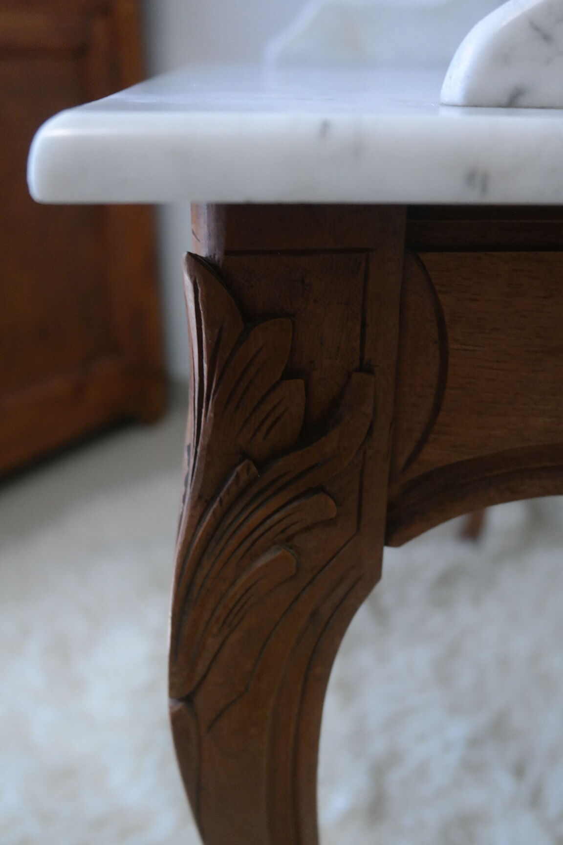 Louis XV-style toilet table in walnut and marble