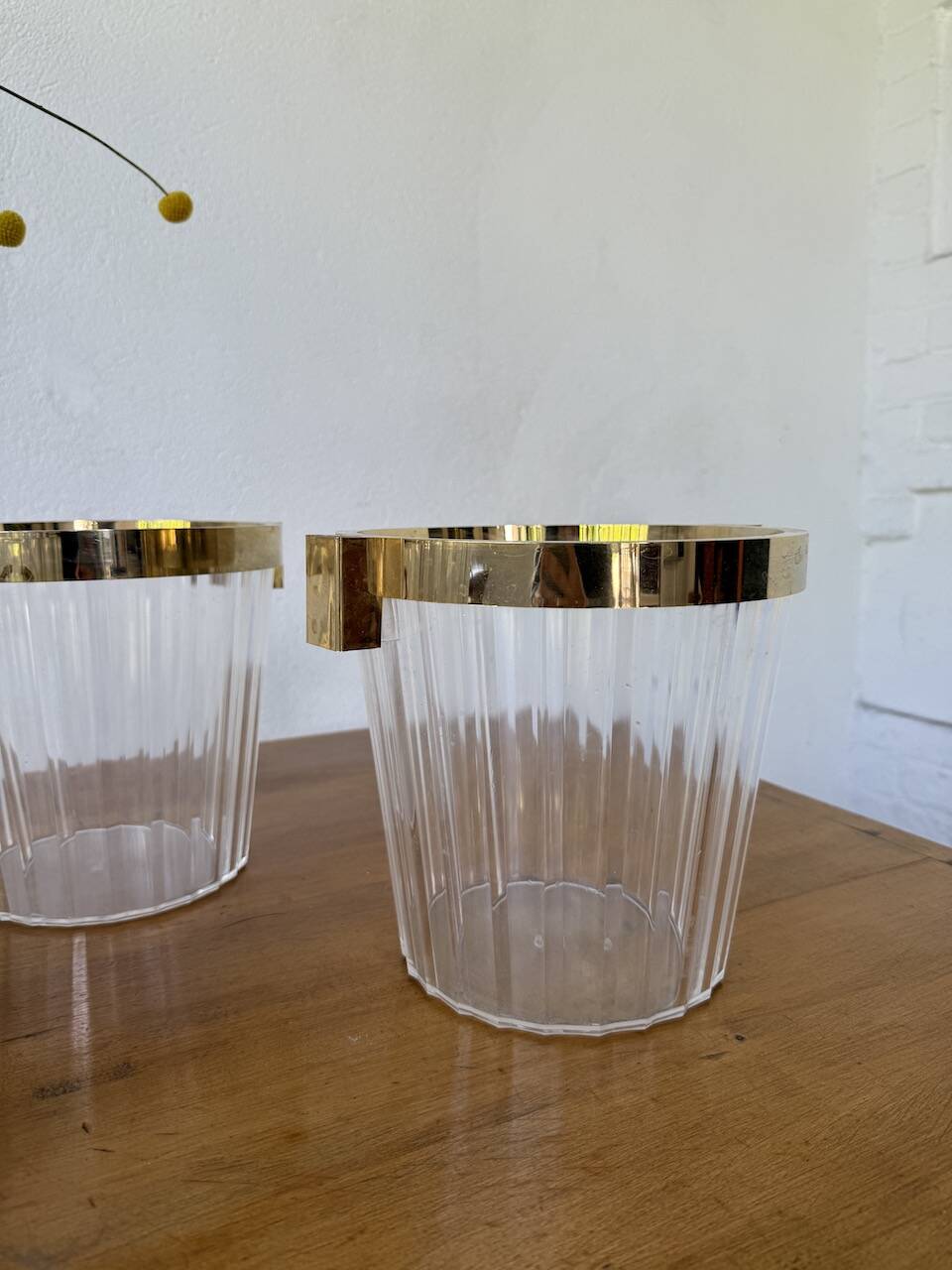 3 seaux à champagne en plexiglas transparent et doré, 1970
