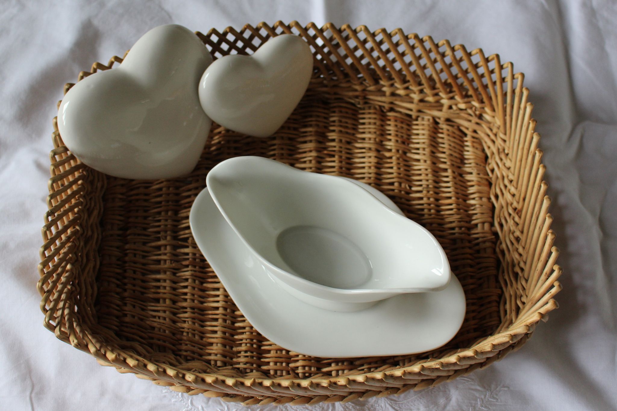Porcelain sauceboat